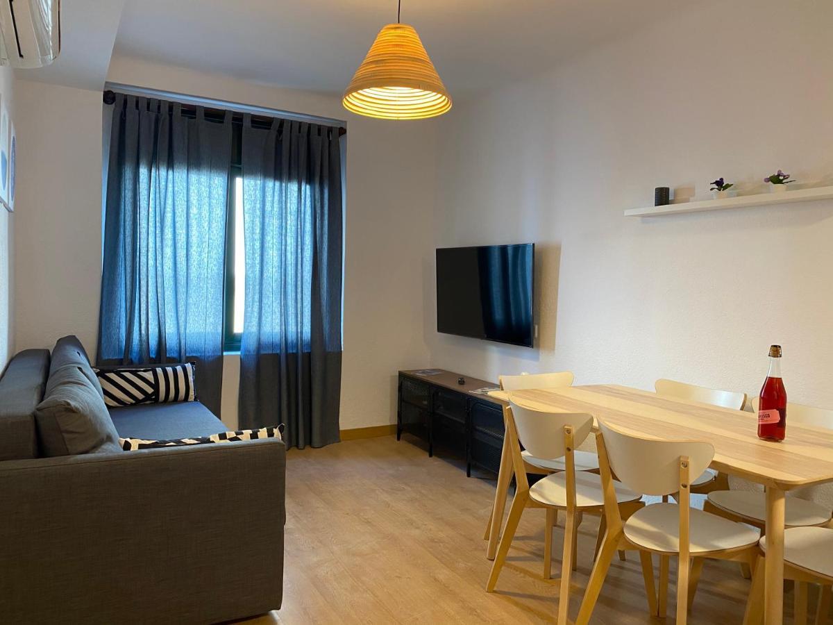 Apartments Sant Lluis Center, 2 Min Walk From The Sea Lloret de Mar Ngoại thất bức ảnh