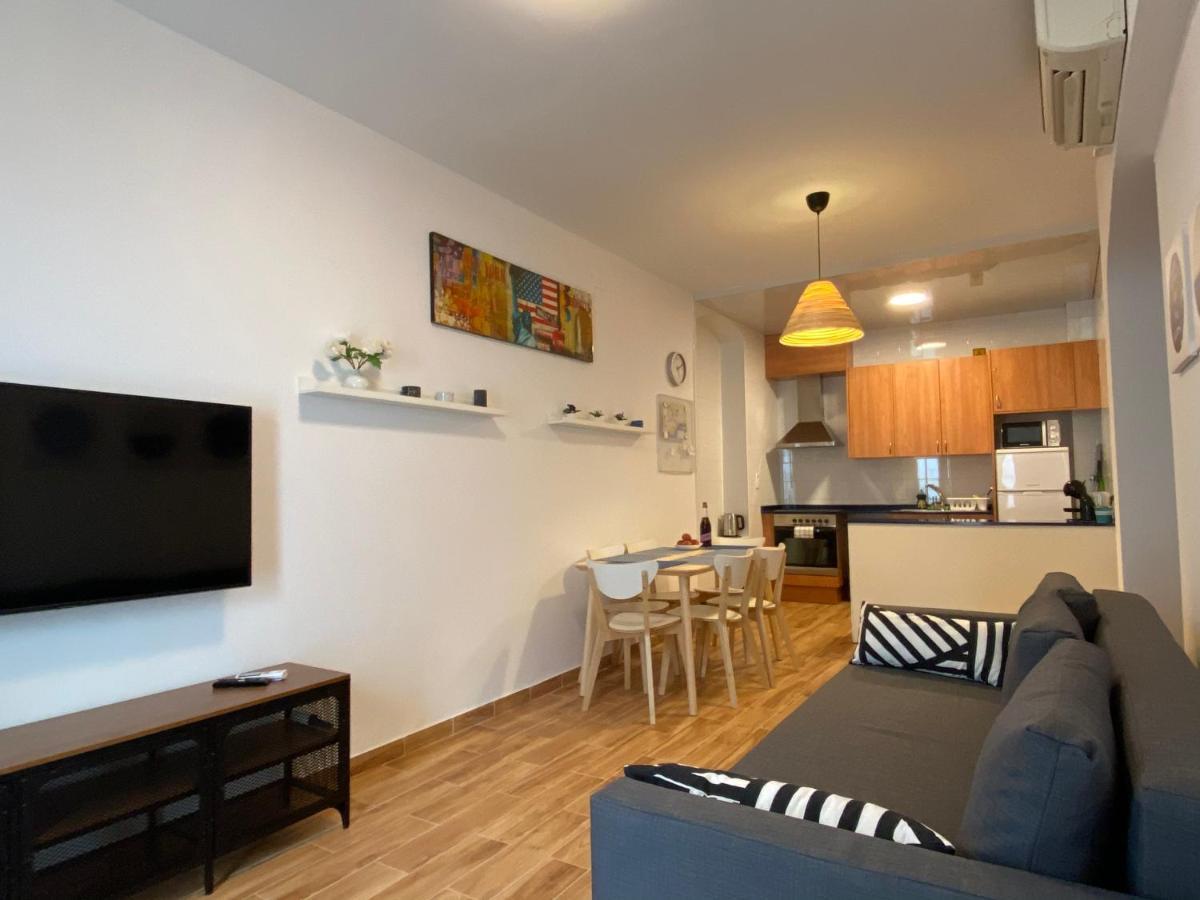 Apartments Sant Lluis Center, 2 Min Walk From The Sea Lloret de Mar Ngoại thất bức ảnh