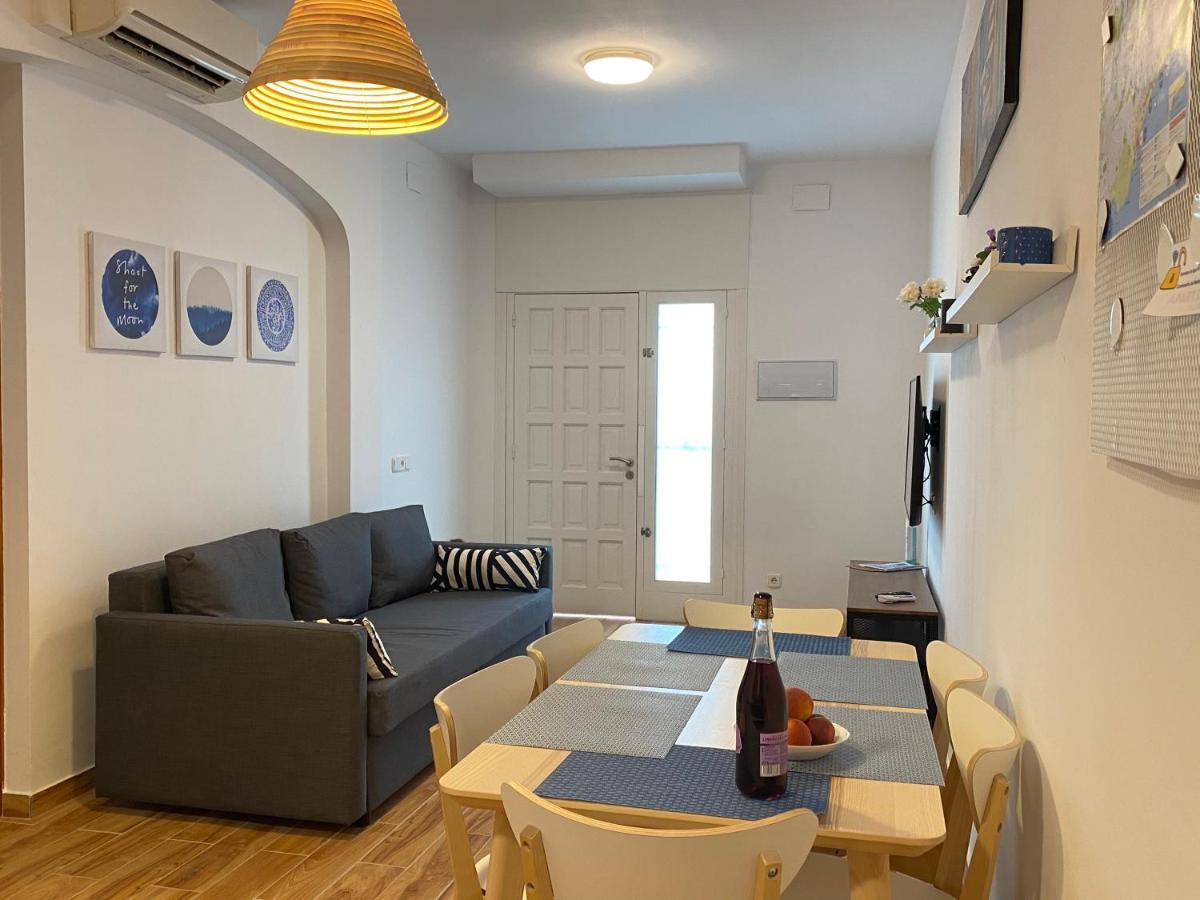 Apartments Sant Lluis Center, 2 Min Walk From The Sea Lloret de Mar Ngoại thất bức ảnh