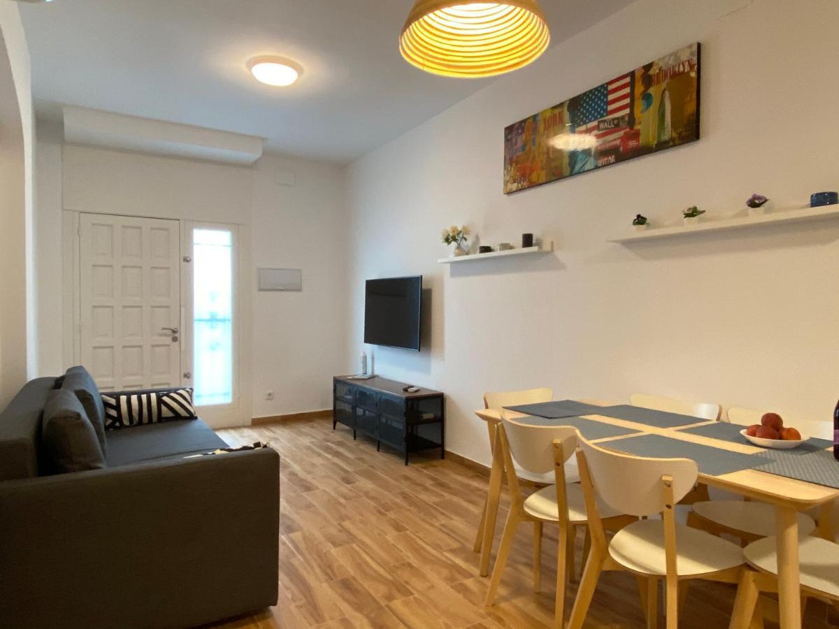 Apartments Sant Lluis Center, 2 Min Walk From The Sea Lloret de Mar Ngoại thất bức ảnh