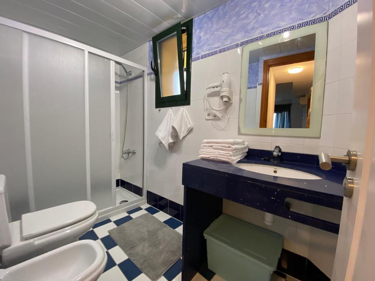 Apartments Sant Lluis Center, 2 Min Walk From The Sea Lloret de Mar Ngoại thất bức ảnh